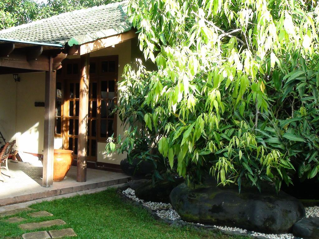 Villa Yukie Senggigi Montongbuwoh Pokoj fotografie